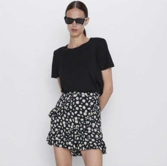 Zara daisy print ruffled shorts xs - Picture 3 of 14